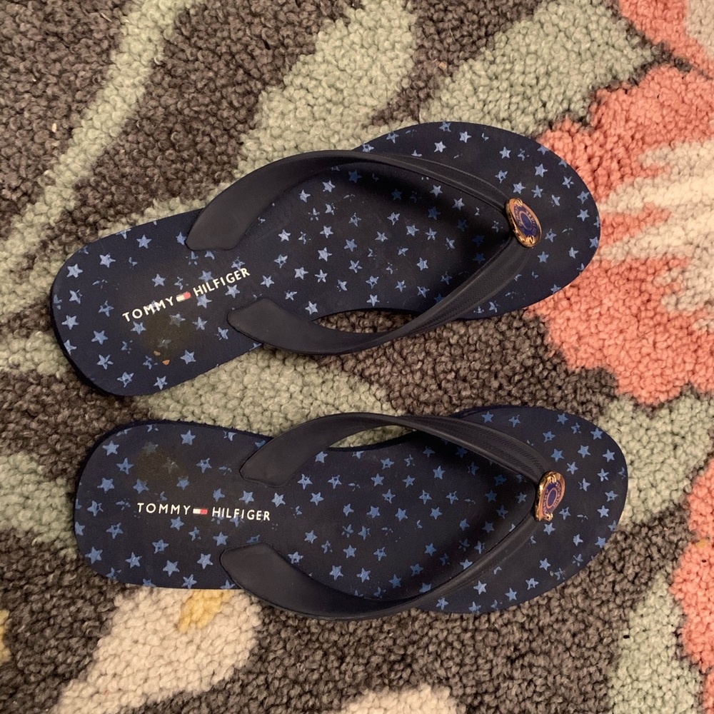 tommy hilfiger flip flops